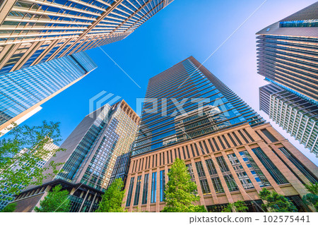 日本東京城市景觀 從大手町一側看大手町和丸之內辦公樓 102575441