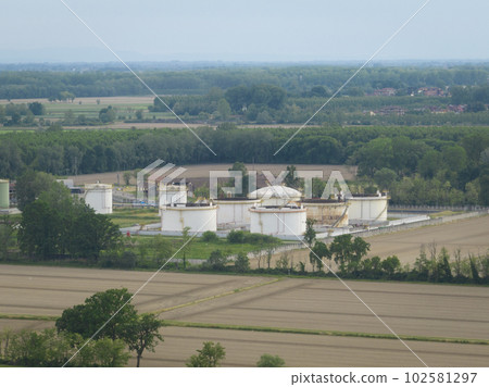Oil refinery plant in Lacchiarella italy Oil refinery plant in Lacchiarella italy 102581297