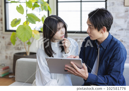 看片的女孩 看片的女孩 102581776