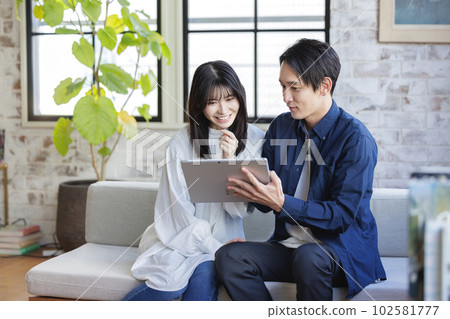 看片的女孩 看片的女孩 102581777