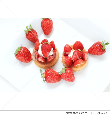 Marihime strawberries and crispy strawberry tarts on a white plate 102593224