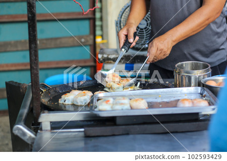The original chive cake of the Tieu people sold for more than 40 years at Xa Tay market in Chinese street, Ho Chi Minh City The original chive cake of the Tieu people sold for more than 40 years at Xa Tay market in Chinese street, Ho Chi Minh City 102593429