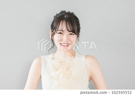 Asian women with bouquets (bridal, bride, marriage) Asian women with bouquets (bridal, bride, marriage) 102593552