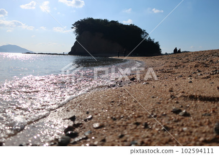 A beach 102594111