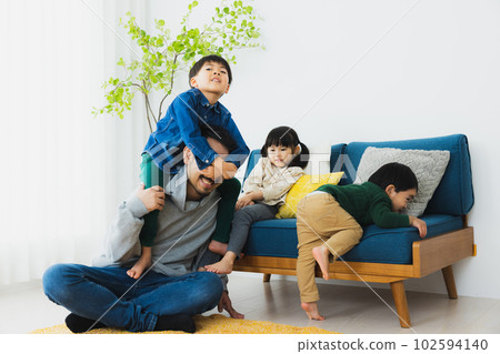 A father who has a hard time playing with his children 102594140