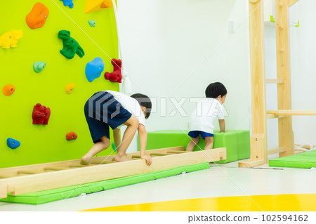 A child taking a nap 102594162