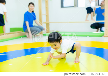 Kids sports class 102594169