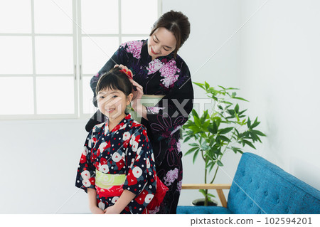 Yukata family dressing 102594201