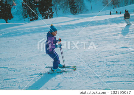 skiing, younger, brat 102595087