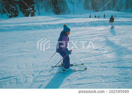 skiing, younger, brat 102595089