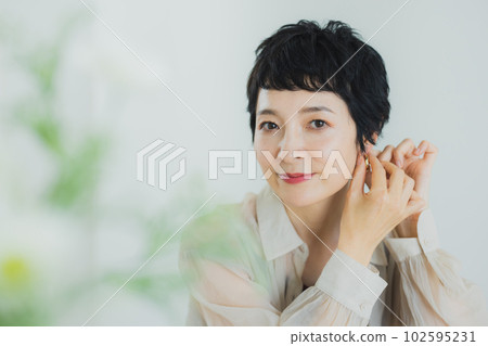 肚皮短的女人 肚皮短的女人 102595231