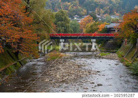岐阜縣高山市紅中橋，飛驒高山紅葉的代表橋 102595287