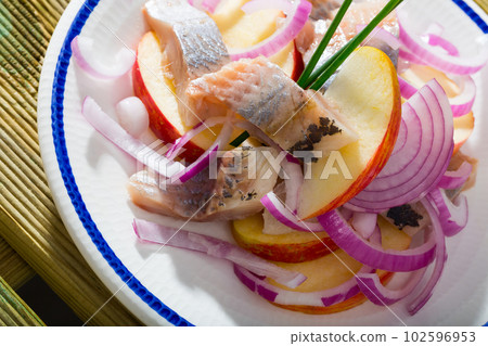 Herring with apples and onion 102596953