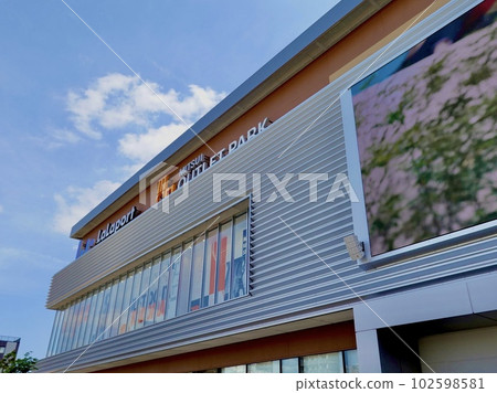 LaLaport Kadoma，大阪府門真市三井奧特萊斯購物城大廈的抬頭景觀 102598581