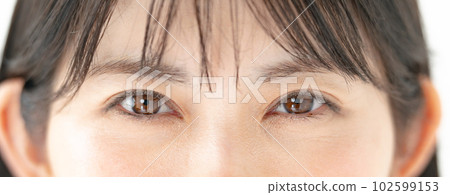 Female eyes up 102599153