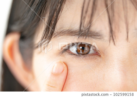 Female eyes up 102599158