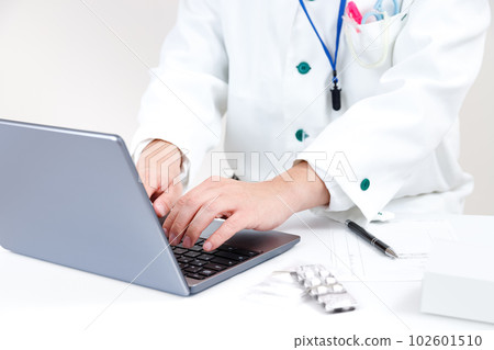 電子病歷、電子處方。醫生或藥劑師進入 PC 102601510