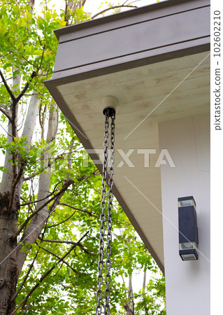 House rain gutter. Rain chains House rain gutter. Rain chains 102602210
