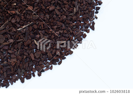 Pine bark is an ingredient for cultivation. Beneficial to the soil and plants. 102603818