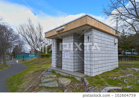 公園裡的公共廁所 102604759