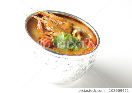 Shoot Tom Yum Goong, one of the world's three major soups, against a white background 102609421