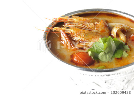 Shoot Tom Yum Goong, one of the world's three major soups, against a white background 102609428