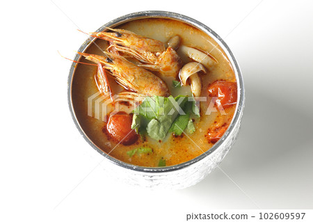 A bird's-eye view of Tom Yum Goong, one of the world's three major soups, with a white background 102609597