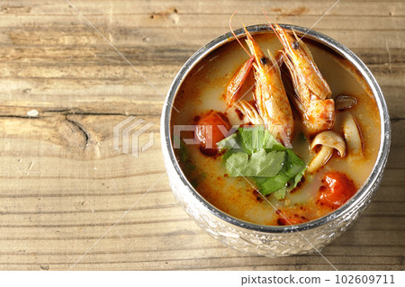 Take a bird's-eye view of Tom Yum Goong, one of the three major soups in the world Take a bird's-eye view of Tom Yum Goong, one of the three major soups in the world 102609711