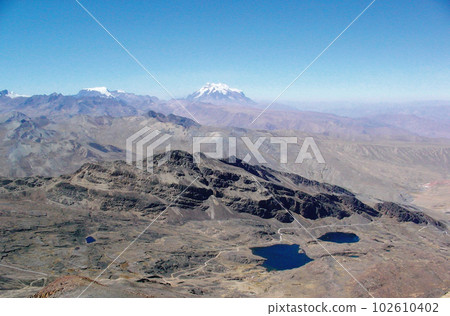 View of Illimani mountain from Chacaltaya, Bolivia 102610402