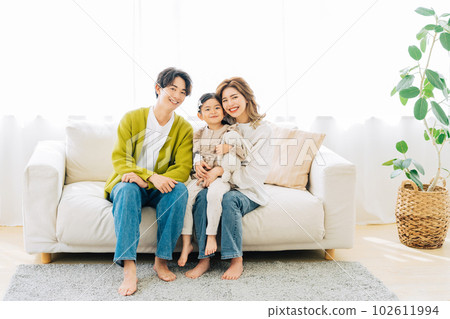 面帶微笑的家庭 102611994