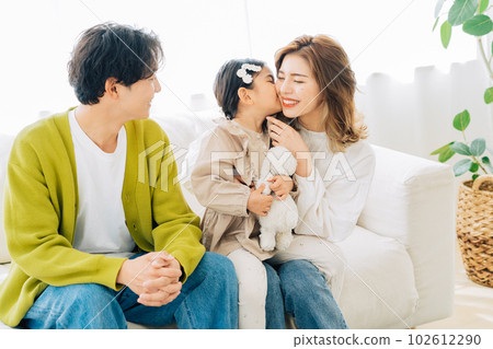親子接吻 102612290