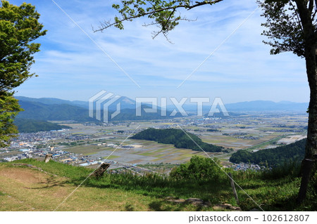 View of the battlefields of the Sengoku period from Mt. Shizugatake 102612807
