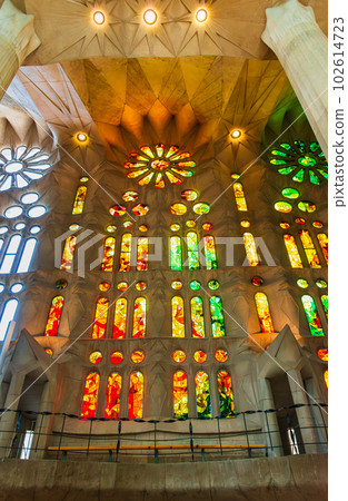 西班牙聖家堂彩繪玻璃 102614723