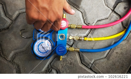 Air Conditioner regulator for freon injector. Air Conditioner regulator for freon injector. 102616221