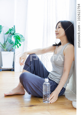 PET bottle women exercise PET bottle women exercise 102622764