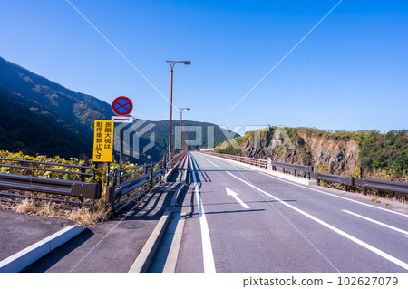 "Landscape around Aso Choyo Bridge" against the clear autumn sky "Landscape around Aso Choyo Bridge" against the clear autumn sky 102627079
