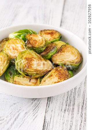 Roasted Brussels sprouts 102627956