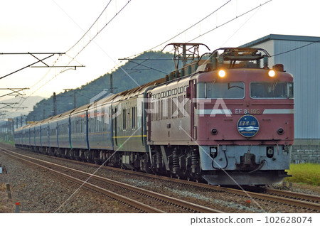 北陸本線 Tsubata-Morimoto JR 西日本 EF81-106（敦賀）+ 系列 24（宮原）Nihonkai 102628074