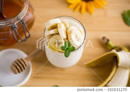 Sweet homemade yogurt with bananas and honey Sweet homemade yogurt with bananas and honey 102631270