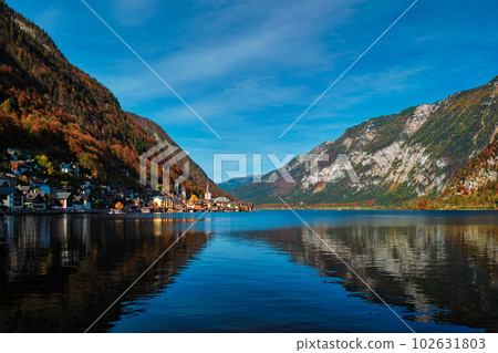 Austrian tourist destination Hallstatt village on Hallstatter See lake in Austrian alps. Salzkammergut region, Austria 102631803
