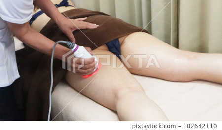 A woman who receives a treatment at an esthetic salon 102632110