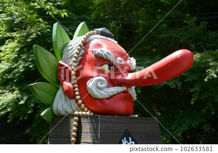 京都市左京區鞍馬站前翠綠的鞍馬寺天狗面具 102633581