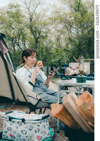Touching a smartphone at a women's solo camp 102638975