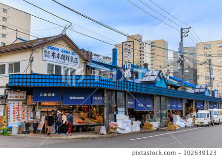北海道札幌市二條市場,鮮魚店林立 北海道札幌市二條市場,鮮魚店林立 102639123