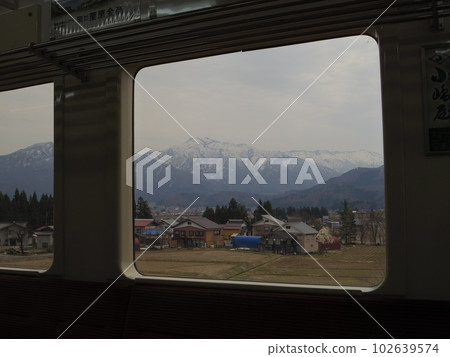 北越急行普通列車 HK100 型列車車窗 102639574