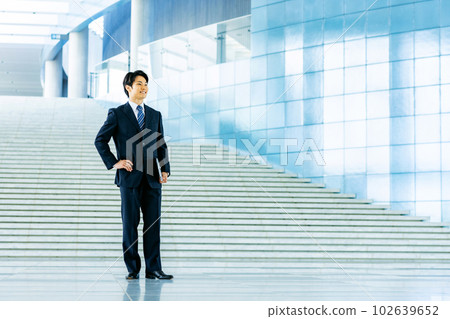 Businessman suit 102639652