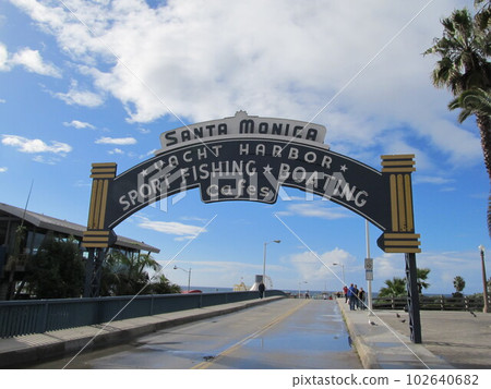 Santa Monica Pier in Los Angeles 102640682