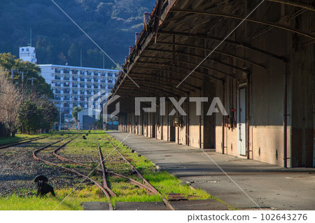 The siding of the former Ministry of Agriculture, Forestry and Fisheries Fukuoka Food Office Moji Warehouse 102643276