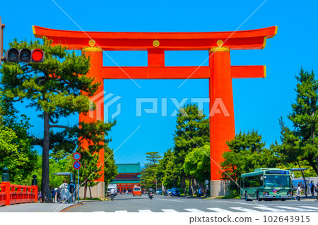 平安神宮大鳥居京都日本 102643915