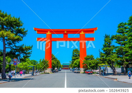 平安神宮大鳥居京都日本 102643925